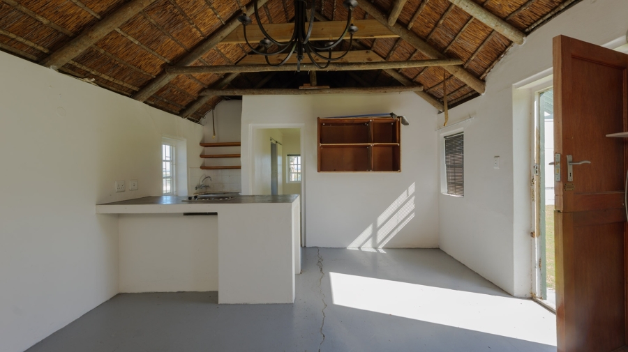 To Let 4 Bedroom Property for Rent in Struisbaai Western Cape